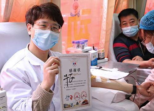 华飞不仅是“稀有血型为北京冬奥会备血活动”的参与者,而且还成为捐献造血干细胞志愿者.jpg 华飞不仅是“稀有血型为北京冬奥会备血活动”的参与者,而且还成为捐献造血干细胞志愿者.jpg